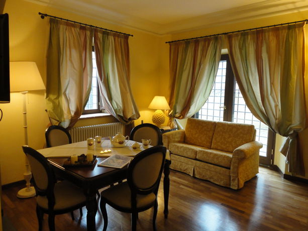 Imagen de la habitación del Castello Izzalini Todi Resort. Foto 3