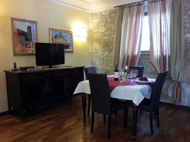 Imagen del bar/restaurante del Castello Izzalini Todi Resort. Foto 2