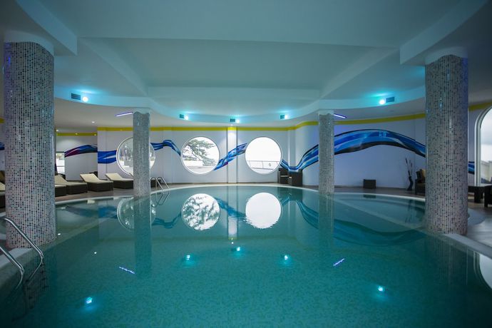 Imagen de la piscina del Castello Mare and Wellness Resort. Foto 17