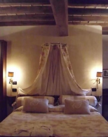 Imagen de la habitación del Castello di Vigoleno. Foto 10