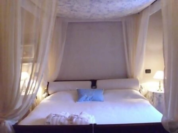 Imagen de la habitación del Castello di Vigoleno. Foto 15