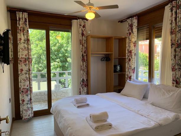 Imagen de la habitación del &Ccedil;eşmekeş Hotel. Foto 5