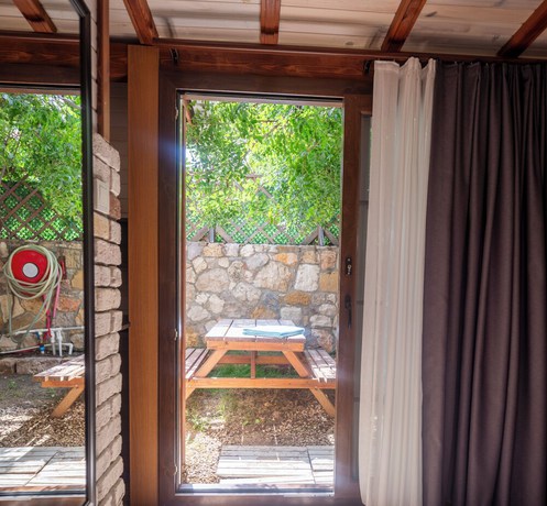 Imagen de la habitación del &Ccedil;eşmekeş Hotel. Foto 11