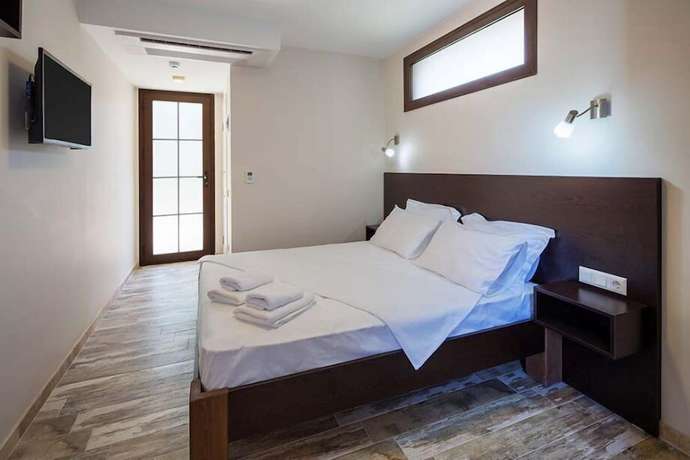 Imagen de la habitación del &Ccedil;eşmekeş Hotel. Foto 15