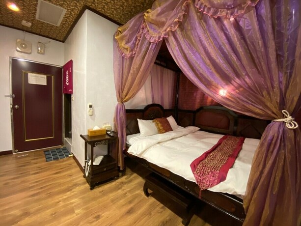 Imagen de la habitación del Celebrity Hotspring Hotel. Foto 4