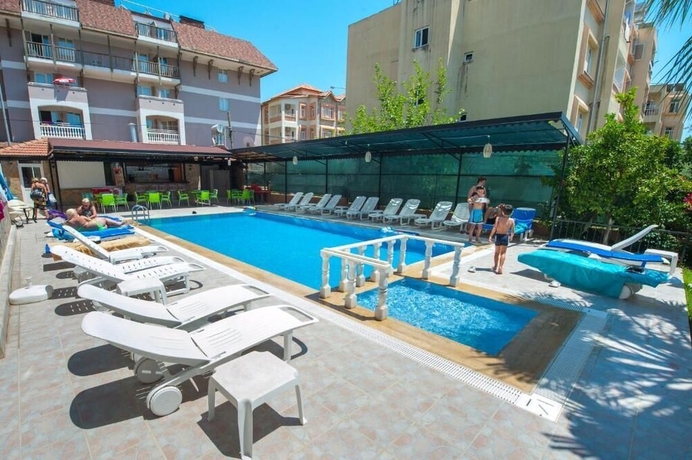 Imagen de la piscina del Cennet Apart Otel. Foto 14