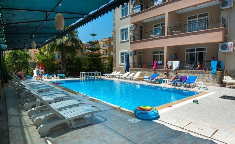 Imagen de la piscina del Cennet Apart Otel. Foto 15