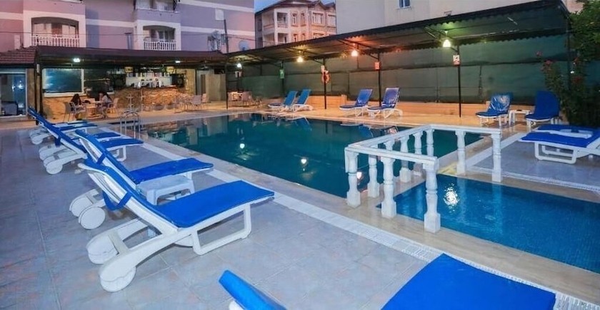 Imagen de la piscina del Cennet Apart Otel. Foto 17