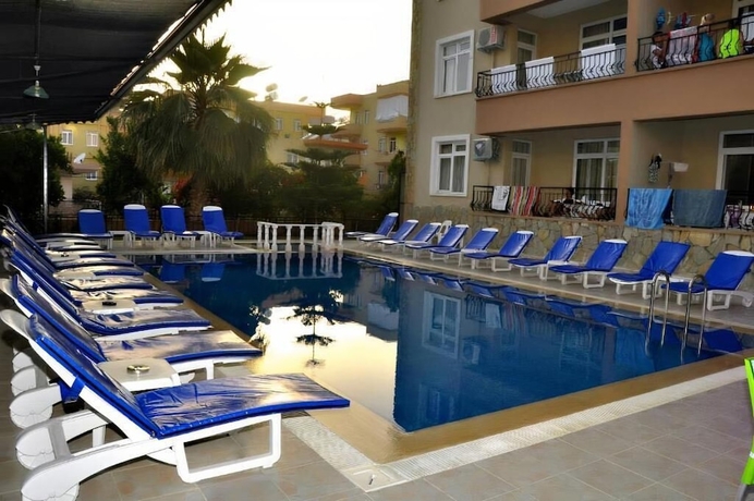 Imagen de la piscina del Cennet Apart Otel. Foto 18