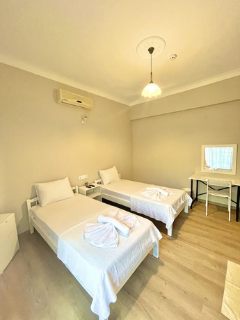 Imagen de la habitación del Cennet Hotel. Foto 7