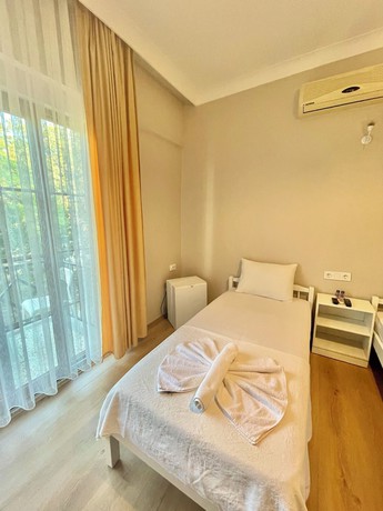 Imagen de la habitación del Cennet Hotel. Foto 9
