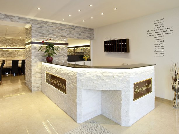 Imagen de los interiores del Central City Hotel. Foto 19