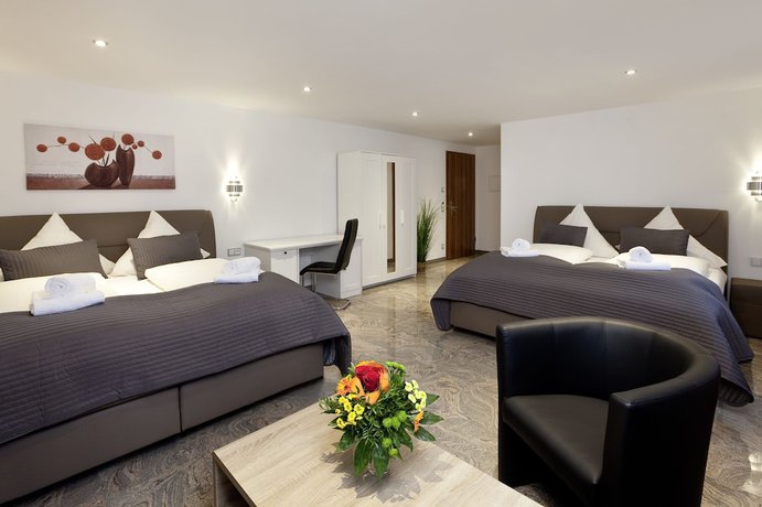 Imagen de la habitación del Central City Hotel. Foto 15