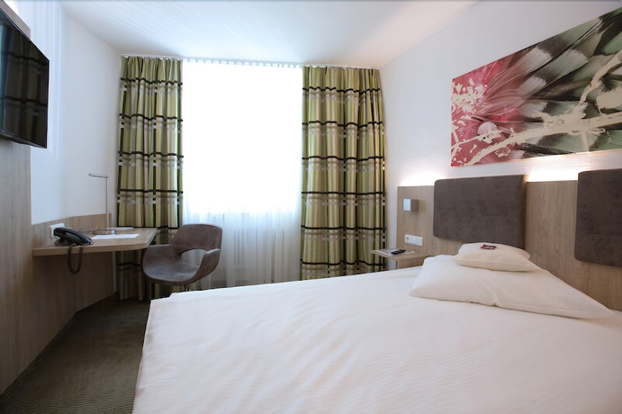 Imagen de la habitación del Central Hotel Eschborn. Foto 10