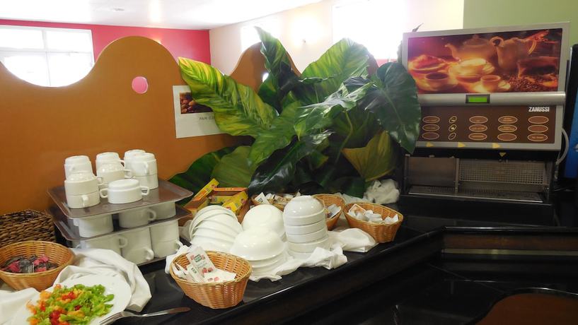 Imagen del bar/restaurante del Centre International De S&eacute;jour - Hostel. Foto 3