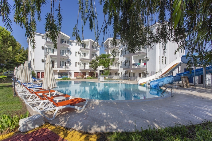 Imagen de la piscina del Ces Club Hotel. Foto 12