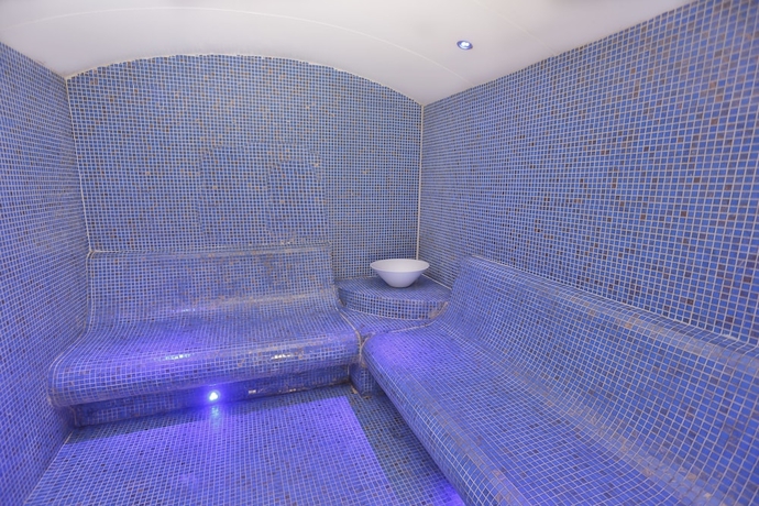 Imagen de la piscina del Ces Club Hotel. Foto 14