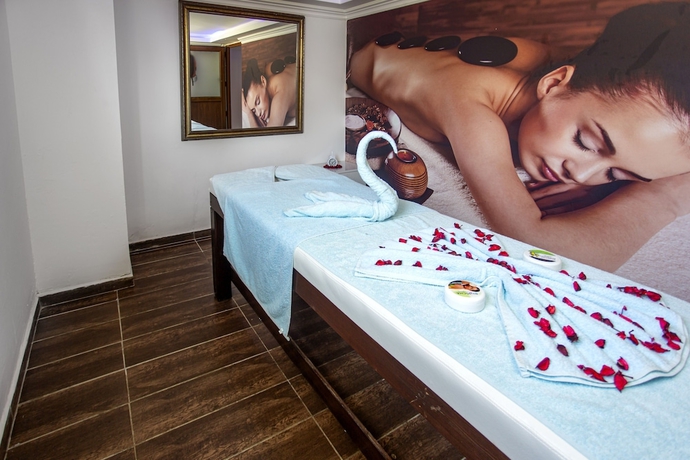 Imagen de la piscina del Ces Club Hotel. Foto 17