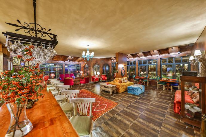 Imagen del bar/restaurante del Cetmihan Hotel. Foto 2