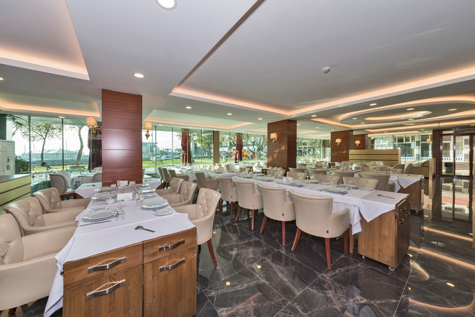 Imagen del bar/restaurante del Cevheri's Hotel. Foto 6