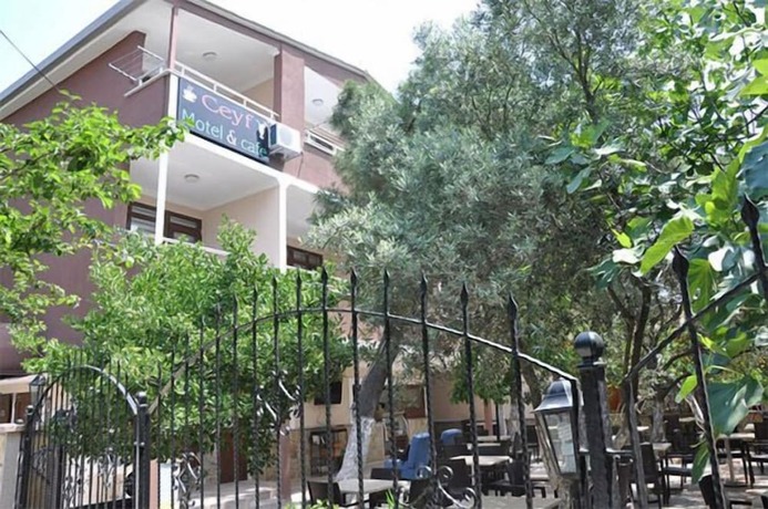 Imagen general del Ceyf Motel. Foto 1