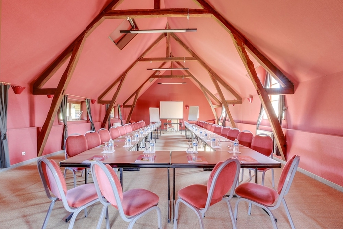 Imagen de los interiores del Ch&acirc;teau Corneille. Foto 18