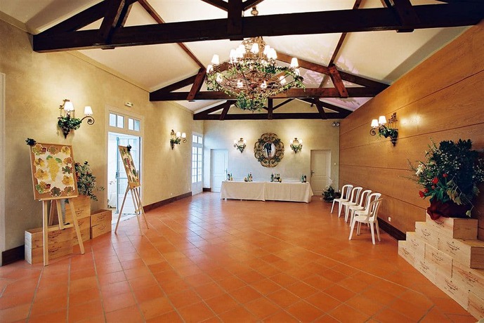 Imagen de los interiores del Ch&acirc;teau D'Arche - Realis du Silence. Foto 9