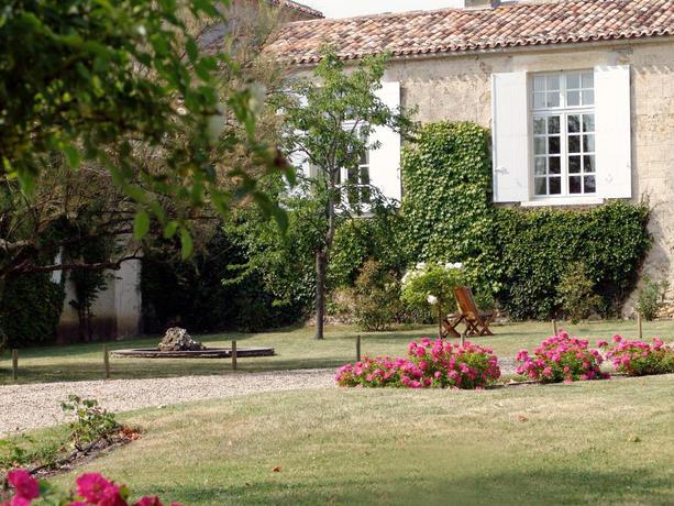 Imagen de los exteriores del Ch&acirc;teau D'Arche - Realis du Silence. Foto 8