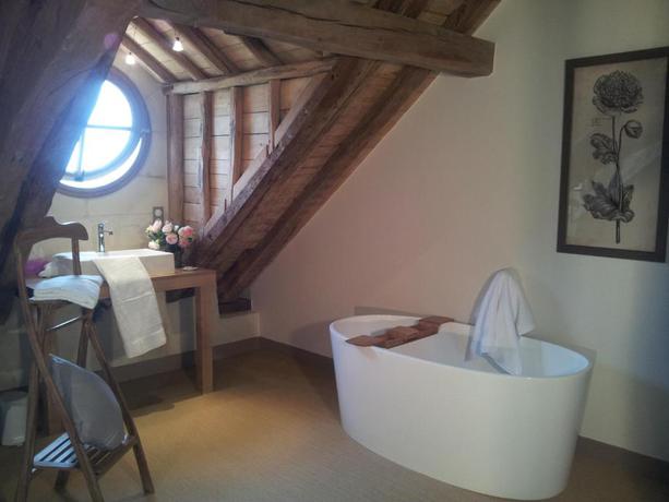 Imagen de la habitación del Château De Perreux, The Originals Collection. Foto 5