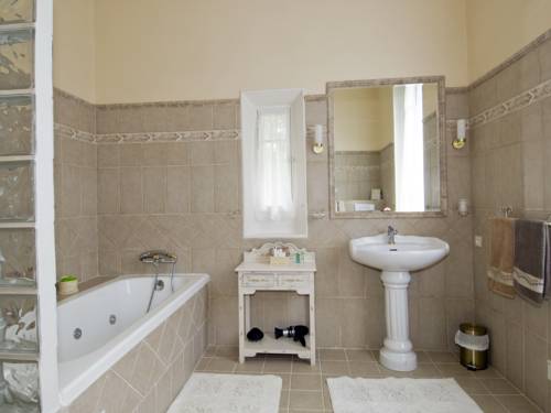 Imagen de la habitación del Ch&acirc;teau Le Martinet. Foto 8