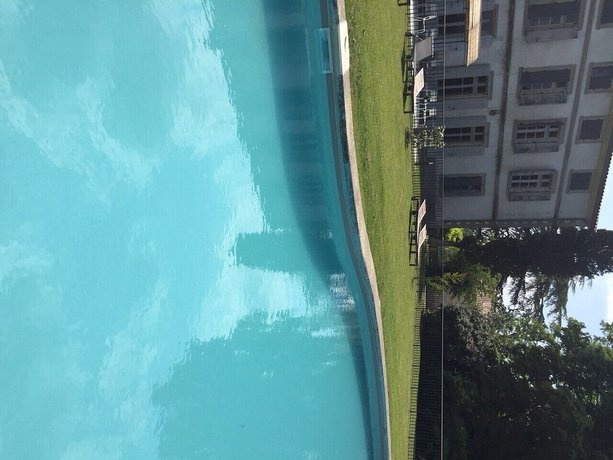 Imagen de la piscina del Château de Gramazie Chambres d\'Hôtes. Foto 16