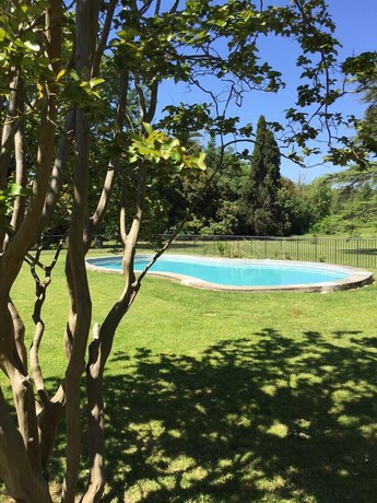 Imagen de la piscina del Château de Gramazie Chambres d\'Hôtes. Foto 17