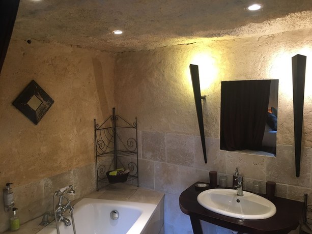 Imagen de la habitación del Ch&acirc;teaux Demeures H&ocirc;tels Le Cheval Noir. Foto 5
