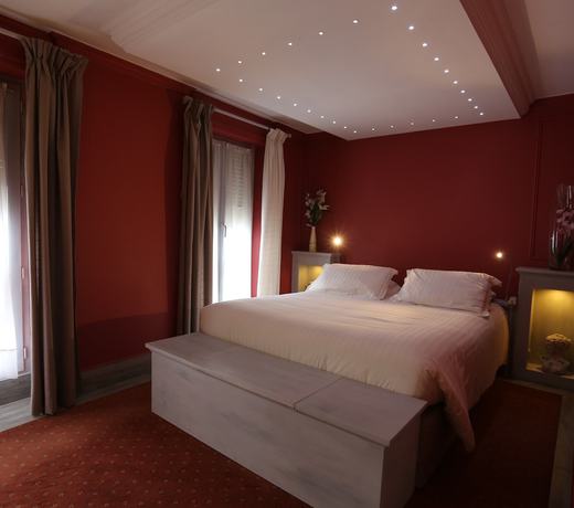 Imagen de la habitación del Ch&acirc;teaux Demeures H&ocirc;tels Le Cheval Noir. Foto 7
