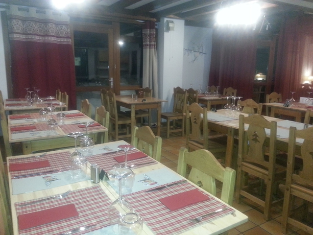 Imagen del bar/restaurante del Chalet H&ocirc;tel L'aigle Rouge. Foto 8