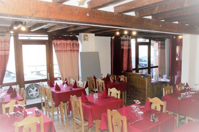 Imagen del bar/restaurante del Chalet H&ocirc;tel L'aigle Rouge. Foto 10