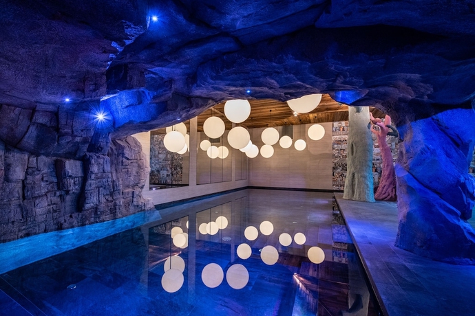 Imagen de la piscina del Chalets Izia. Foto 14