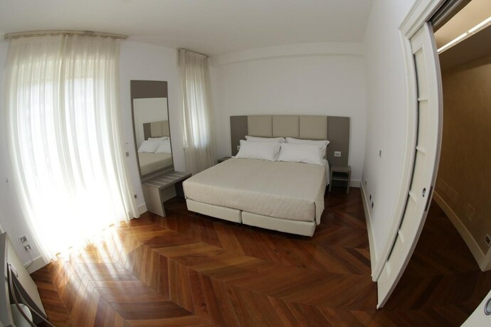 Imagen de la habitación del Champagne Rooms. Foto 25