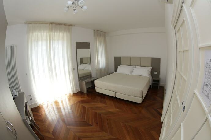 Imagen de la habitación del Champagne Rooms. Foto 33