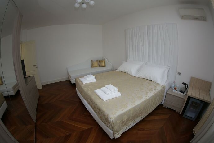 Imagen de la habitación del Champagne Rooms. Foto 36