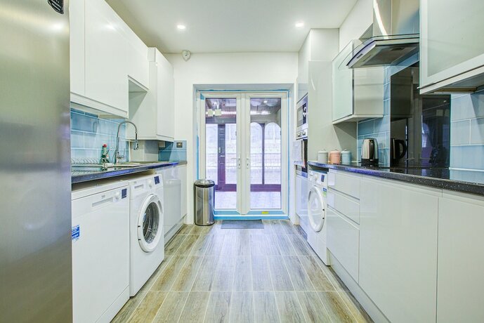 Imagen general del Charming 7 Bedroom House, Sleeps up to 13 Guests. Foto 17