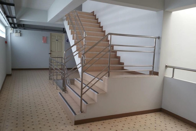 Imagen de los interiores del Charoen Apartment Trang. Foto 18