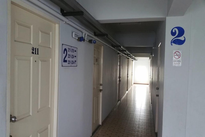 Imagen de los interiores del Charoen Apartment Trang. Foto 19