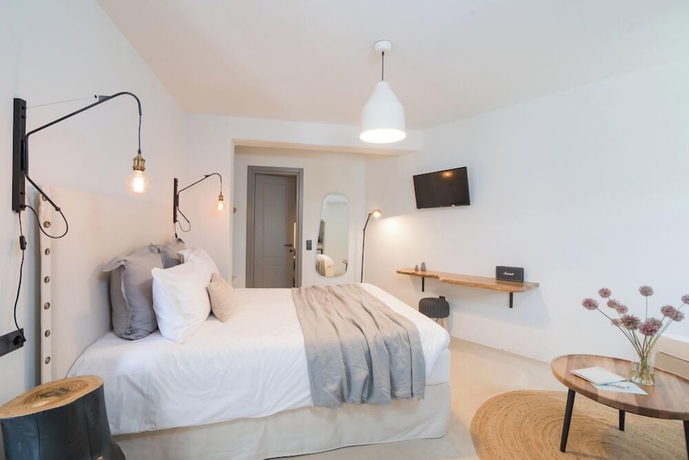 Imagen de la habitación del Chora Kythnos Suites. Foto 13