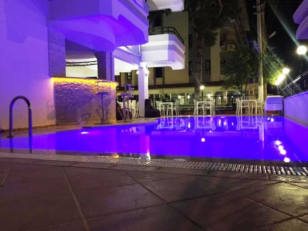 Imagen de la piscina del Christina Apart Otel. Foto 19