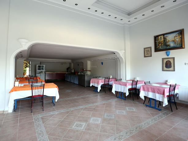 Imagen del bar/restaurante del Cihanay Hotel. Foto 2