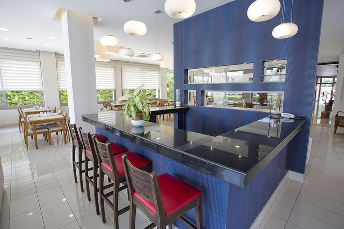 Imagen del bar/restaurante del Cilek Marina Hotel. Foto 2