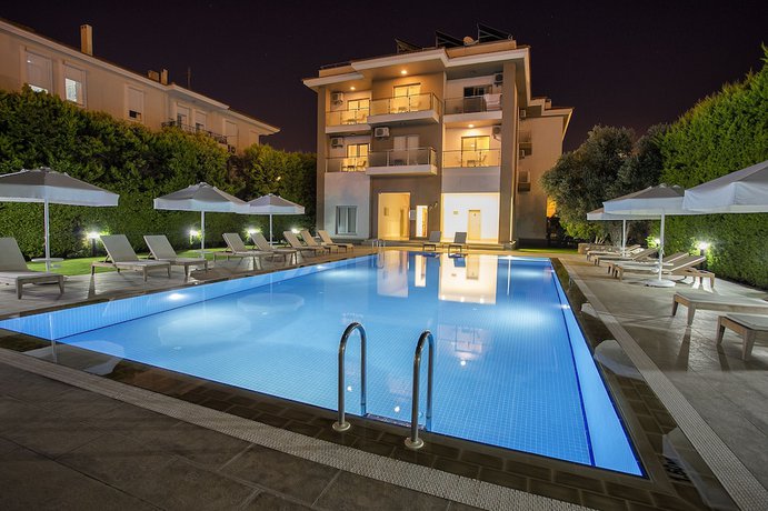 Imagen de la piscina del Cilek Marina Hotel. Foto 19
