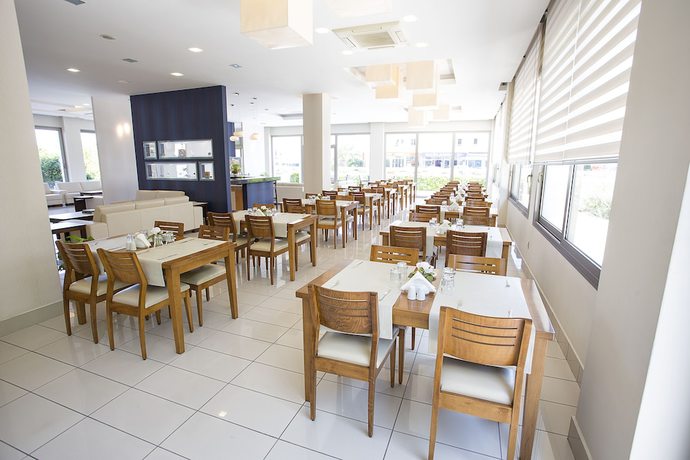 Imagen del bar/restaurante del Cilek Marina Hotel. Foto 3