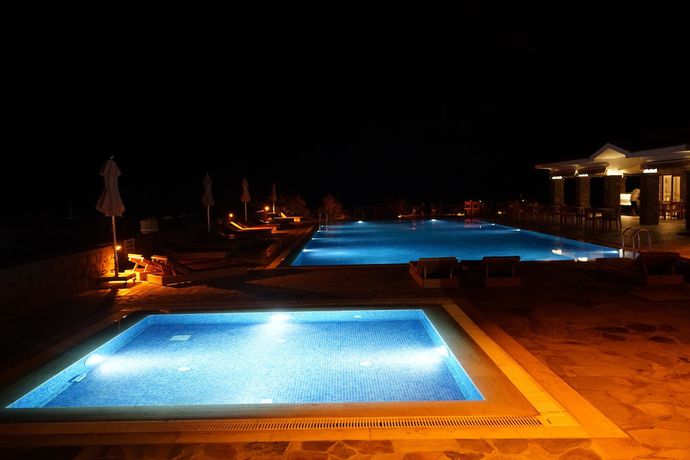Imagen de la piscina del Cinarli Kasri Hotel. Foto 18